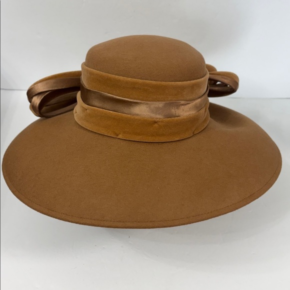 SUTTON STUDIO 100% Wool Felt Cloche Brown Hat Beige Bow Accent Made In Italy - Picture 3 of 6